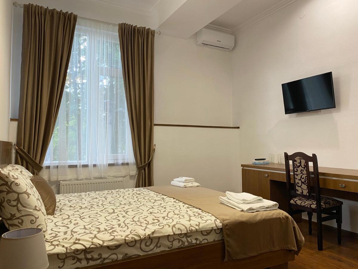Grand Hotel Mohyliv-Podilskyi Buitenkant foto