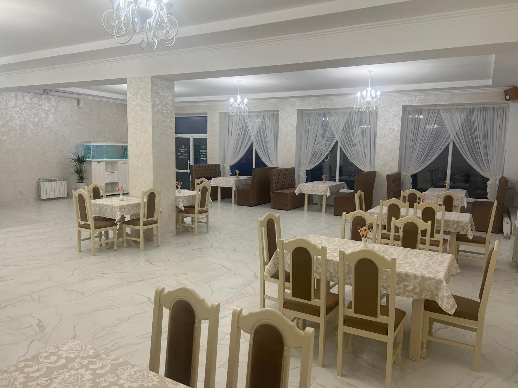 Grand Hotel Mohyliv-Podilskyi Buitenkant foto