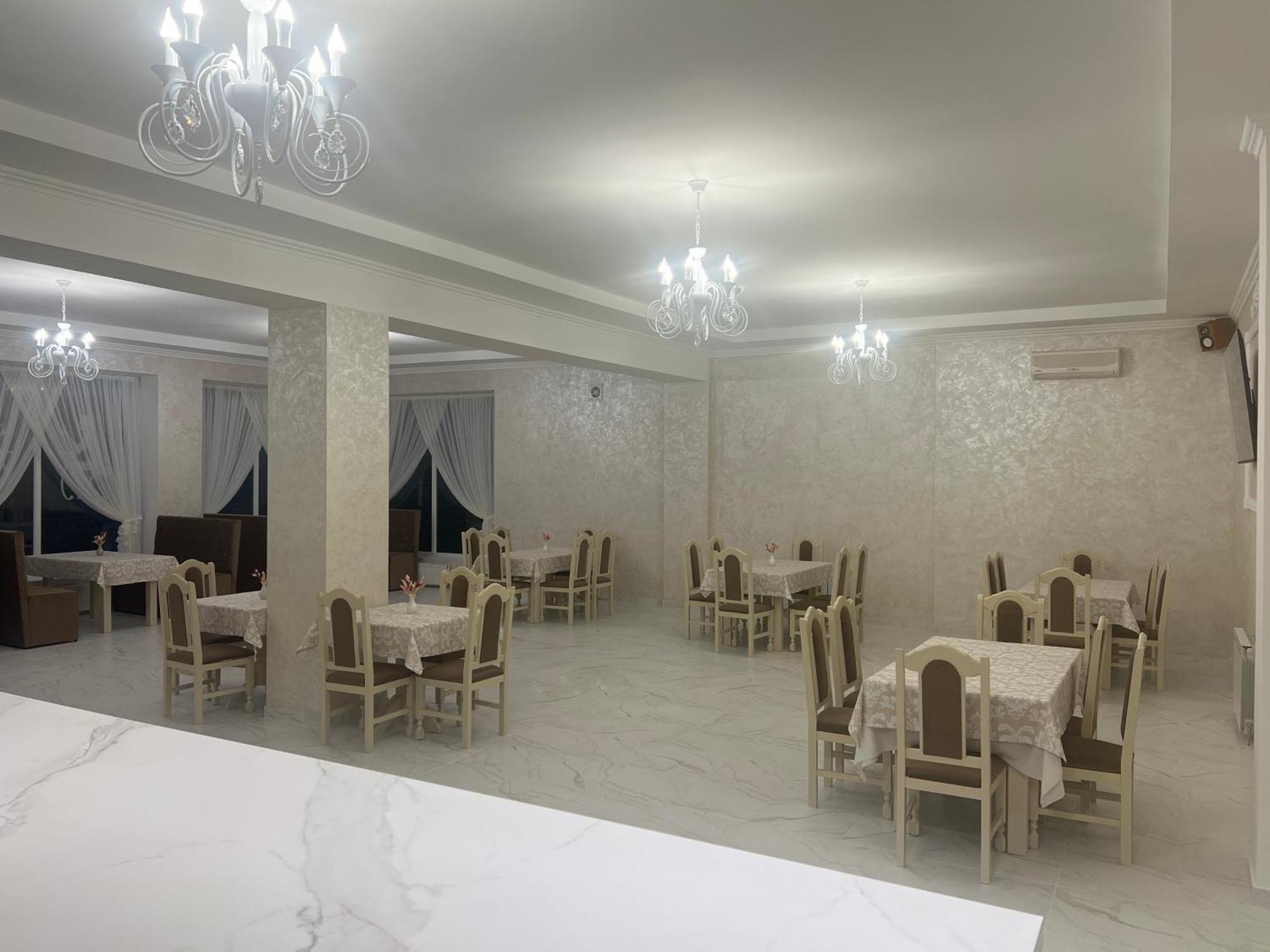Grand Hotel Mohyliv-Podilskyi Buitenkant foto